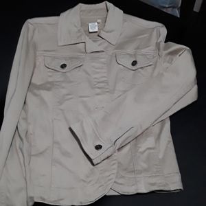 Tapered jacket with pockets